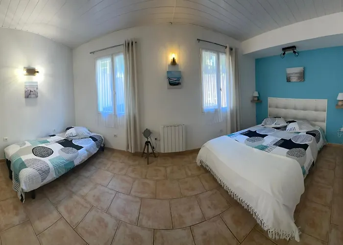 Appartement Spacieux De Plein Pied Avec 2 Chambres, Cuisine, Salon, Terrasse A 2 Minutes De La Plage
