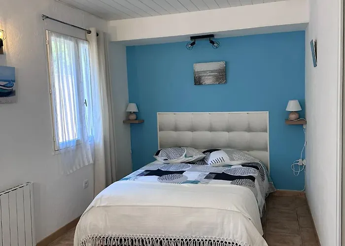 Appartement Spacieux De Plein Pied Avec 2 Chambres, Cuisine, Salon, Terrasse A 2 Minutes De La Plage